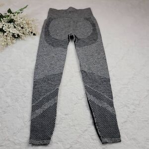 PINK Victoria's Secret Seamless Gray Leggings Netted Bottom [SIZE SMALL]‎